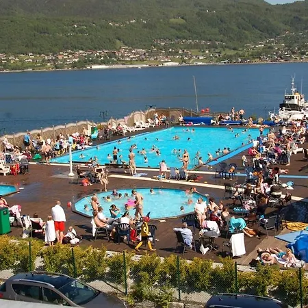 Modern Spacious And Beautiful View Perfect For Exploring Mountains And Fjords Sykkylven