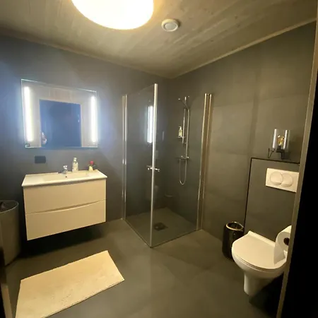 Modern Spacious And Beautiful View Perfect For Exploring Mountains And Fjords アパート Sykkylven